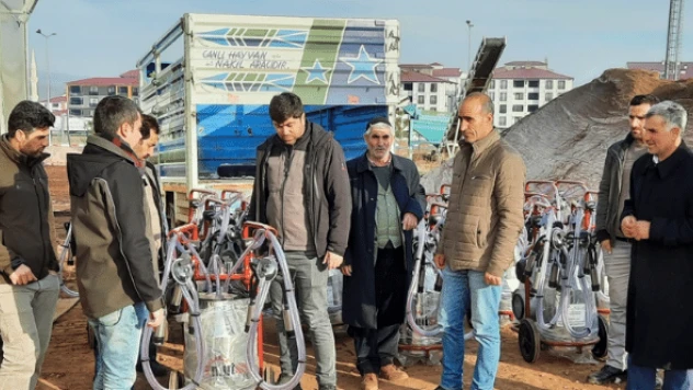 Üreticilere süt sağım makinesi hediyesi