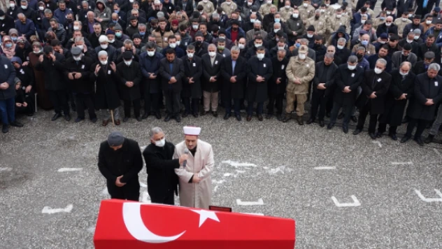 Uzman çavuş Emre Karadağ son yolculuğuna uğurlandı