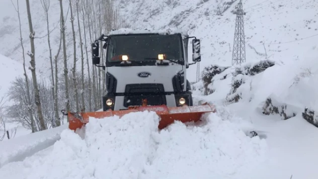 Van-Bahçesaray karayolu ulaşıma kapandı