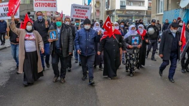 Vanlı ailelerin evlat nöbeti sürüyor
