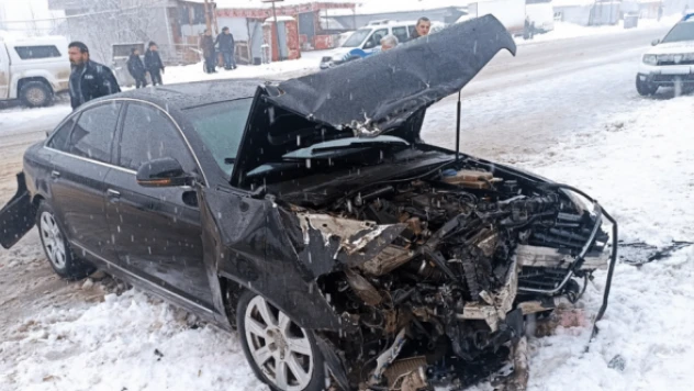 Ağrı'da iki trafik kazasında 8 kişi yaralandı
