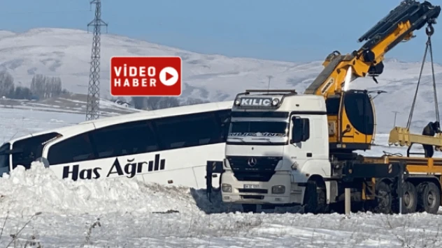 Ağrı'da yolcu otobüsü şarampole kaydı