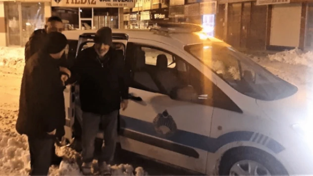 Alzheimer hastası İzzettin Amca'nın yardımına zabıta koştu