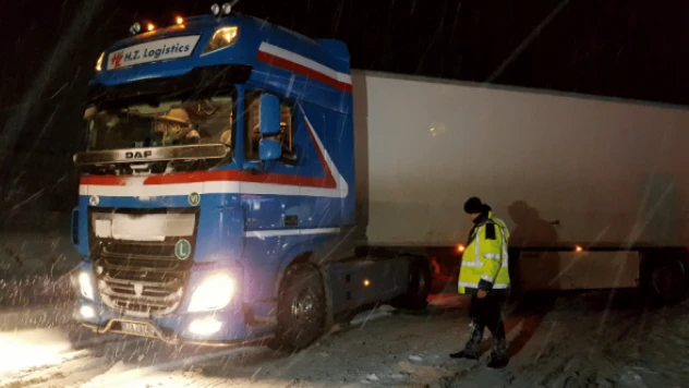 Bayburt'ta kar ulaşımı felç etti