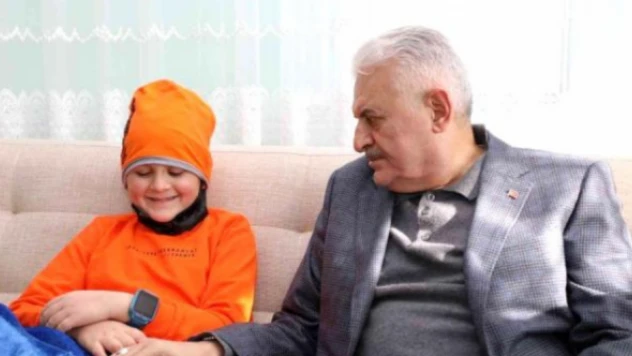Binali Yıldırım Erzincan'da köpeklerin saldırdığı çocuğu ziyaret etti