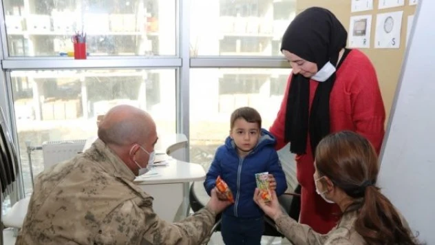 Bingöl'de jandarma ekipleri özel öğrencilerin yılbaşını kutladı