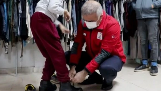 Çocuklar 'Sevgi Mağazası'yla seviniyor