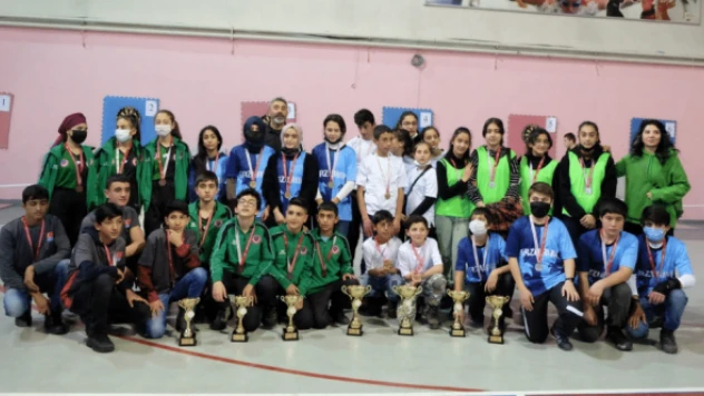 Dart şampiyonu Tuzcu ve Güzeldere