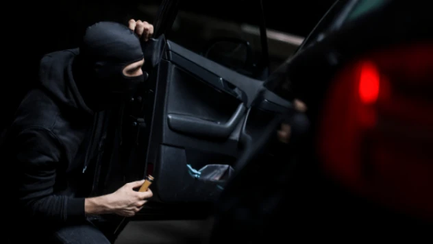 Elazığ'da bir şahıs bakın otomobilin hangi parçasını çaldı