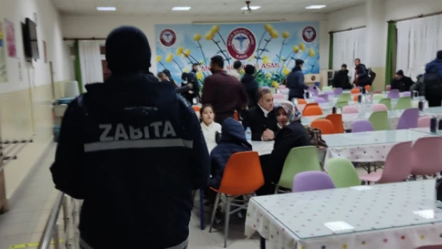 Elazığ'da karda mahsur kalan 479 yolcuyu valilik misafir etti