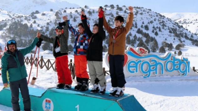Erzincan'da kayak il birinciliği müsabakaları yapıldı