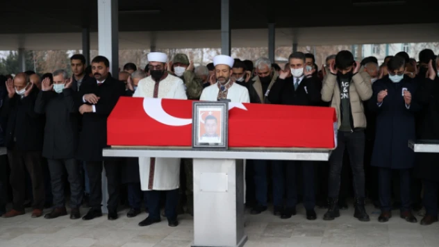 Genç polis silah kazası kurbanı oldu