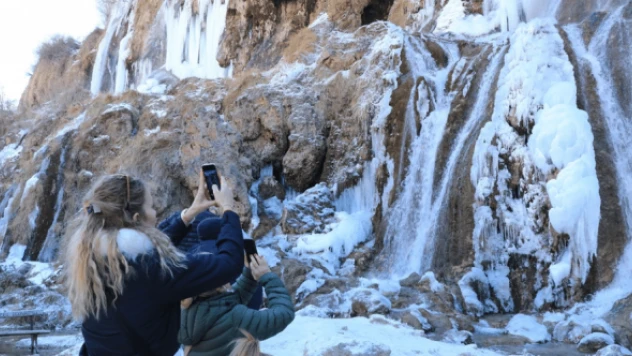 Girlevik Şelalesi Doğu Ekspresi'nin yolcularına görsel şölen oldu