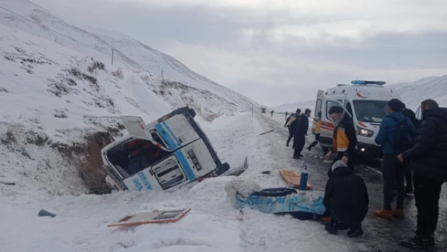 Hasta taşırken hastanelik oldular!