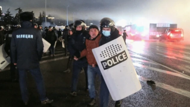 Kazakistan'da 24 saat içinde 1678 gözaltı!