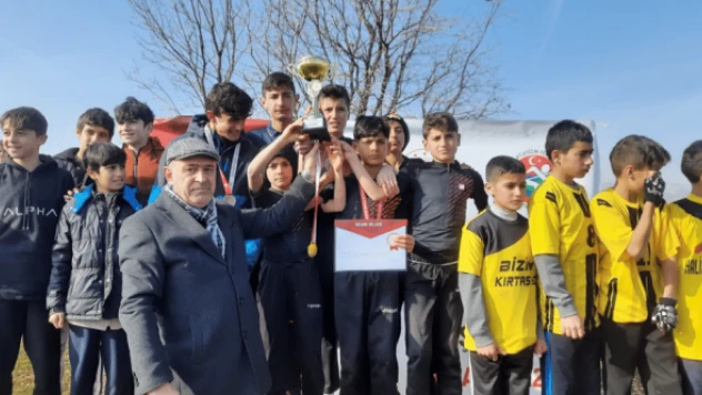 Kros yarışmasında 289 sporcu ter döktü