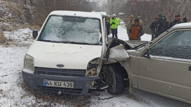 Malatya'da kar trafik kazalarına neden oldu