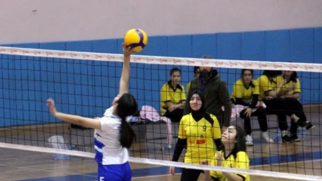 Malatya'da okullar arası yıldızlar voleybol grup maçları sona erdi