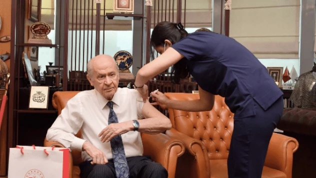 MHP Genel Başkanı Bahçeli, Turkovac aşısı oldu