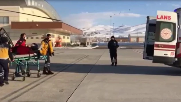 Van'da KOAH hastası kadının imdadına hava ambulansı yetişti
