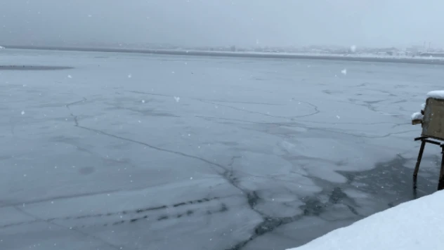 Van Gölü kıyıları dondu