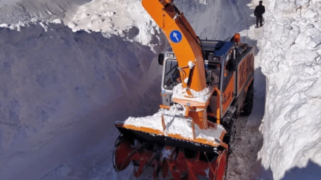 Yüksekova'da kar kalınlığı 6 metreyi aştı!