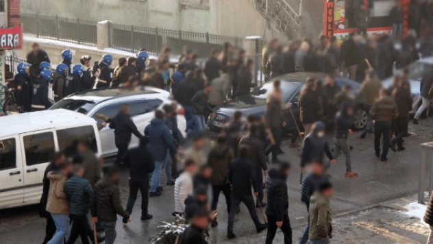 Yüksekova 'da silahlı sopalı kavga! : 4 yaralı