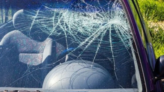 Bariyerlere çarpan sürücü yaşamını yitirdi