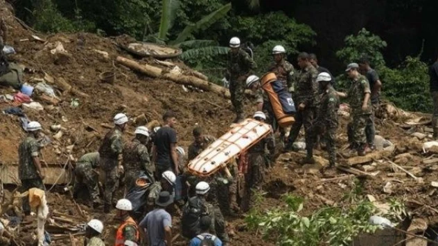 Sel yüzlerce can aldı!