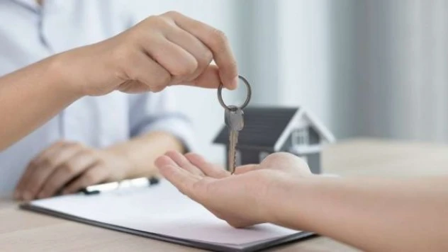 Selde evi yıkılan aile yeni evlerine kavuştu