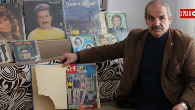 Topladığı kaset ve plaklarla evini müzeye çevirdi