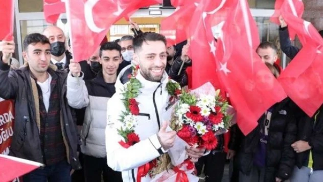 'Uçan Türk' Fatih Arda İpcioğlu yurda döndü