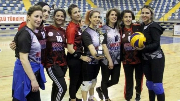 8 Mart'ta kadınlara özel Voleybol Şenliği düzenlendi