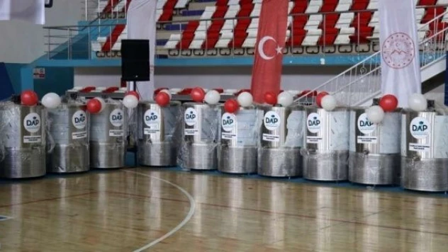 Ağrı'da 40 çiftçiye süt soğutma tankı verildi