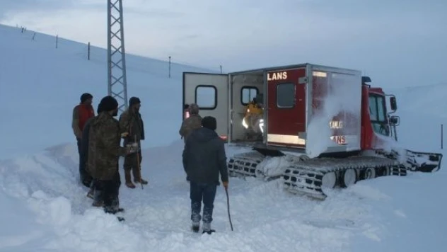 Ağrı'da hasta anne ve bebeği 7 saatte kurtarıldı!