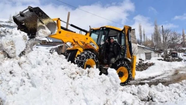 Ahırlarda mahsur kalan hayvanlar kurtarıldı