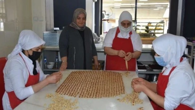 Çocuk bakarken pişirdiği yemekler sayesinde işletme sahibi oldu