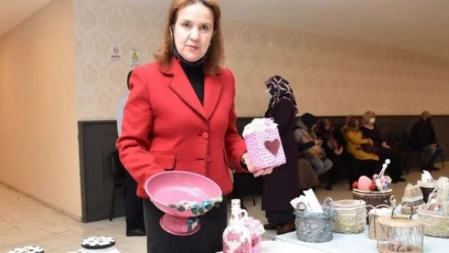 Erzurumlu kadınlar atık malzeme ve çöpleri  süs eşyasına dönüştürdü