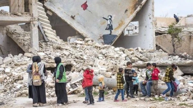 Kars'ta gönüllüler  İdlibli çocuklar için 'Bir oyuncak da sen ver' diyor