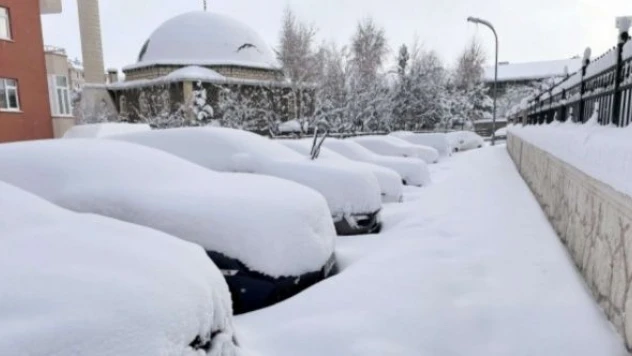 Mart Doğu'da kazma kürek yaktırıyor!