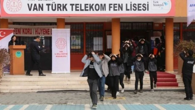 Özalp Kaymakamı Nasır,  deprem tatbikatına katıldı