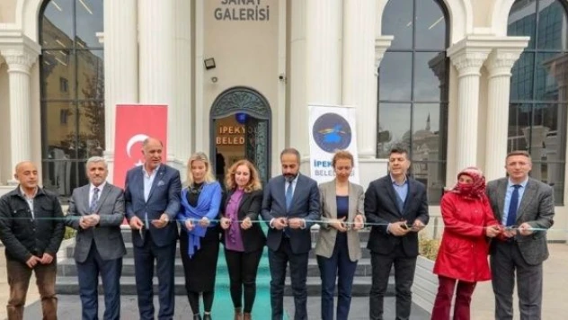 Rus ressam Tatiana Kirillova Van'da sergi açtı