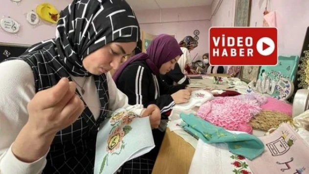 Yurttaki kursla kendilerini geliştiriyorlar