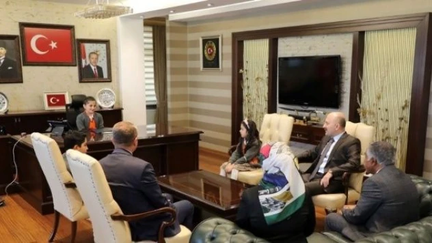 Ağrı Valisi Varol, koltuğunu miniklere devretti