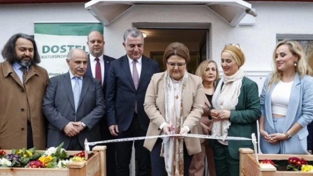 Bakan Yanık, Almanya'da huzurevi açılışı yaptı