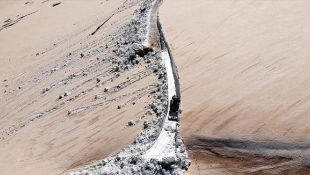 Bayburt nisan ayında karla mücadele devam ediyor