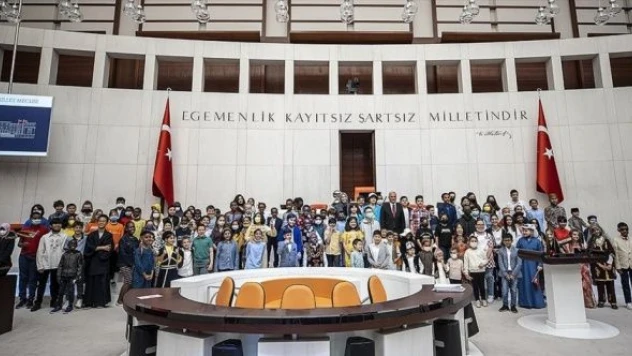 Dünya çocukları TBMM'yi ziyaret etti