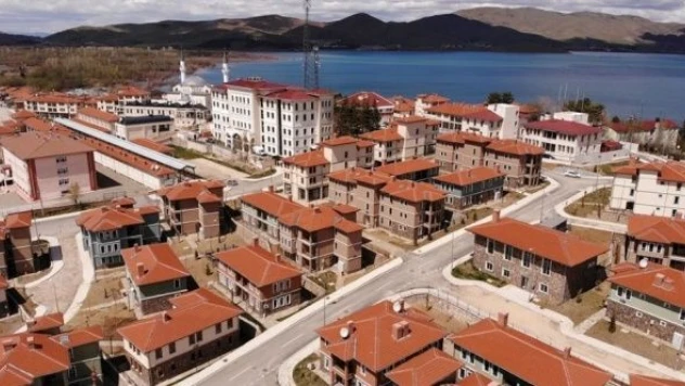 Elazığ'da depremzedeler konutlarına yerleşiyor