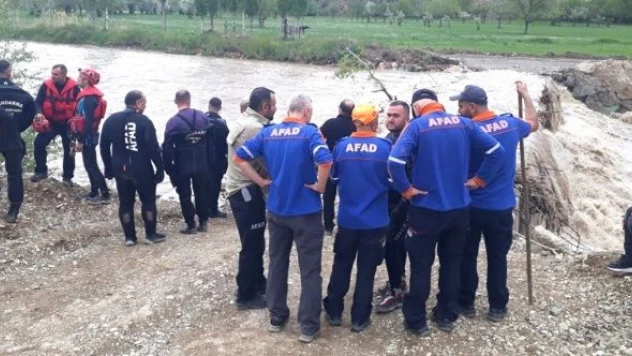Erzurum'da çayda kaybolanların araması durduruldu