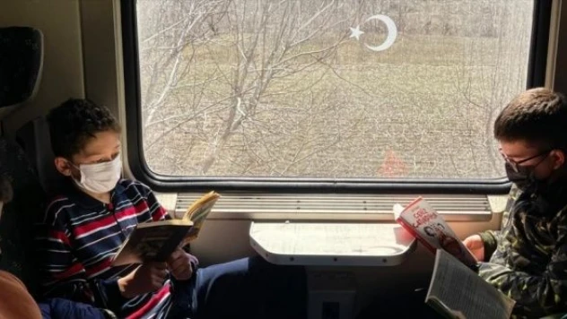 Fırat Ekspresi'nde kitap okuma günü yapıldı